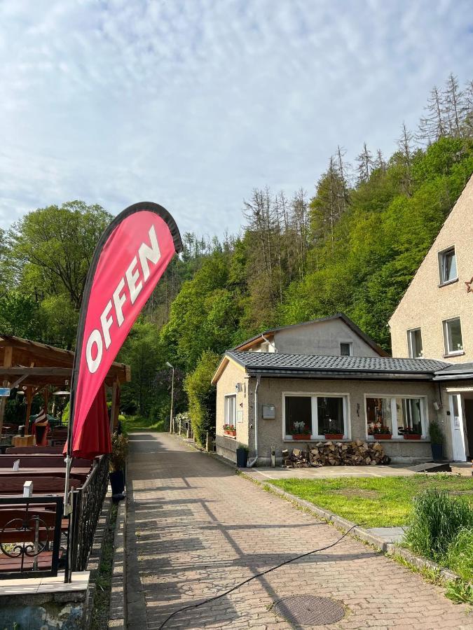 טאלה Pension Sternschnuppe, Treseburg Harz, Unmittelbar Am Wasser מראה חיצוני תמונה