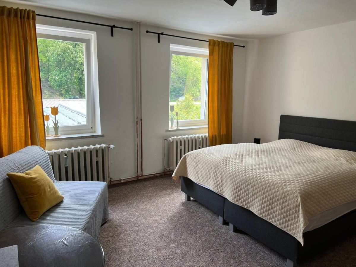 טאלה Pension Sternschnuppe, Treseburg Harz, Unmittelbar Am Wasser מראה חיצוני תמונה